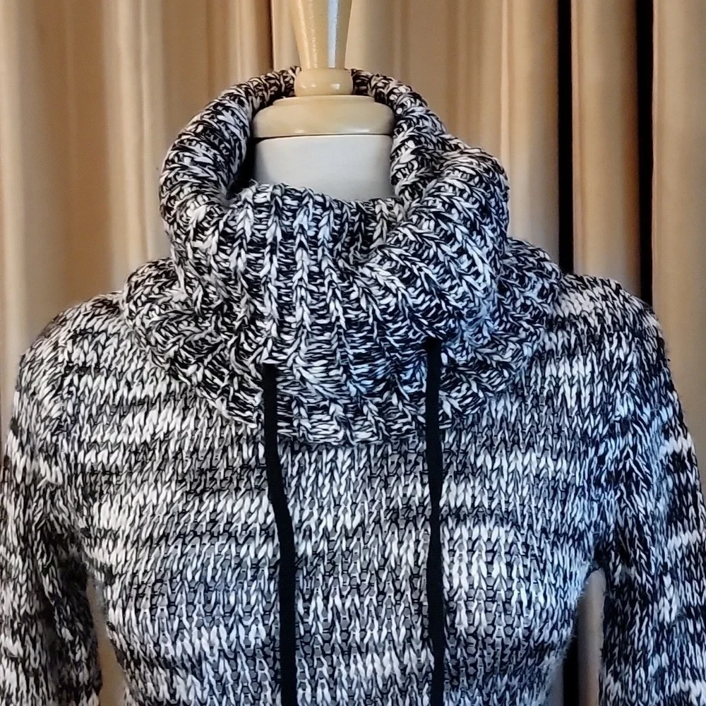 No Bounderies Cowlneck  Sweater Size M 7-9